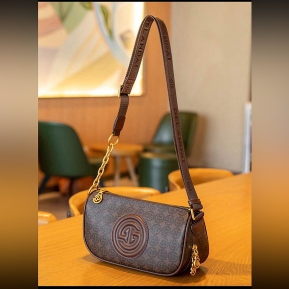 Lightweight Adjustable Crossbody / Shoulder Bag - Picture 4 of 5